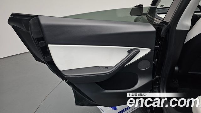 Tesla Model Y 2021 — photo 15
