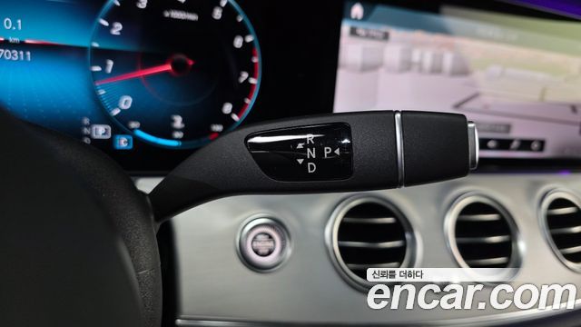 Mercedes-Benz E-Class 2021 — photo 9