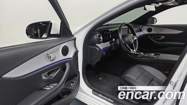 Mercedes-Benz E-Class 2021 — photo 10
