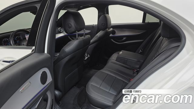 Mercedes-Benz E-Class 2021 — photo 12