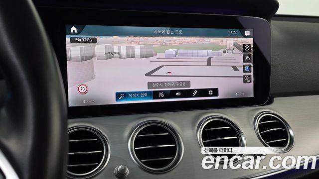 Mercedes-Benz E-Class 2021 — photo 13