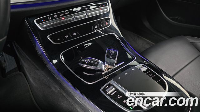 Mercedes-Benz E-Class 2021 — photo 18