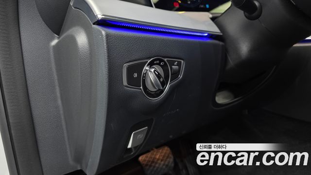 Mercedes-Benz E-Class 2021 — photo 19