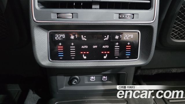 Audi Q8 2021 — photo 17
