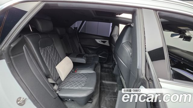 Audi Q8 2021 — photo 18