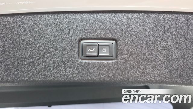 Audi Q8 2021 — photo 20