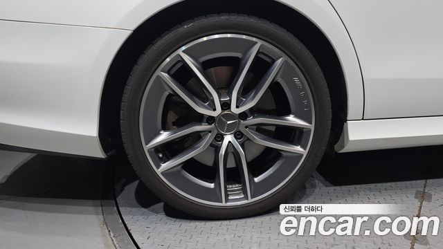 Mercedes-Benz E-Class 2019 — photo 5