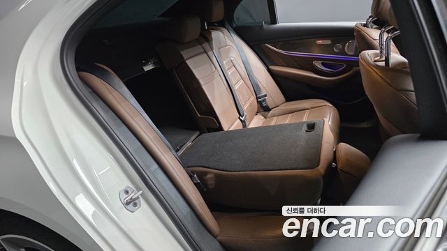 Mercedes-Benz E-Class 2019 — photo 19