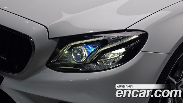 Mercedes-Benz E-Class 2019 — photo 8