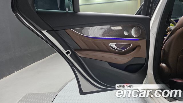 Mercedes-Benz E-Class 2019 — photo 15