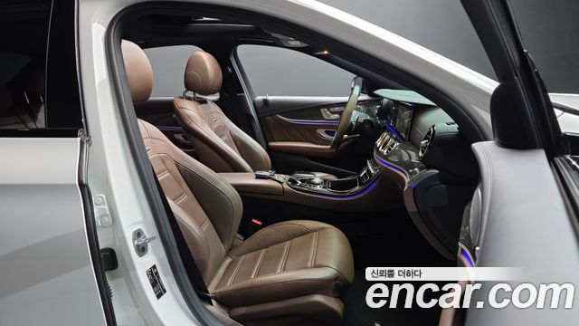 Mercedes-Benz E-Class 2019 — photo 16