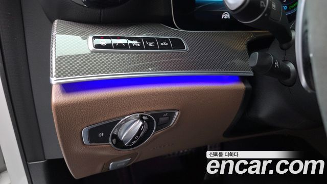 Mercedes-Benz E-Class 2019 — photo 28