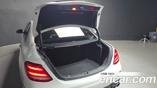 Mercedes-Benz E-Class 2019 — photo 35