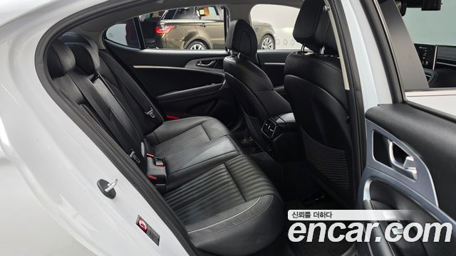 Genesis G70 2019 — photo 17