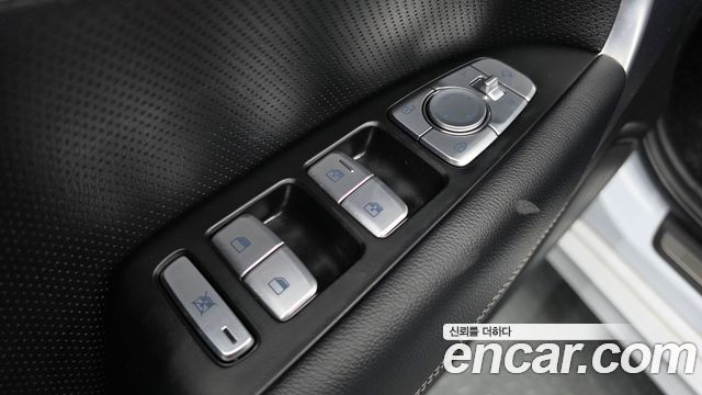 Genesis G70 2019 — photo 30