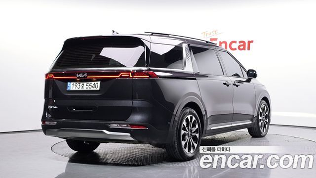 Kia Canival 2023 — photo 2