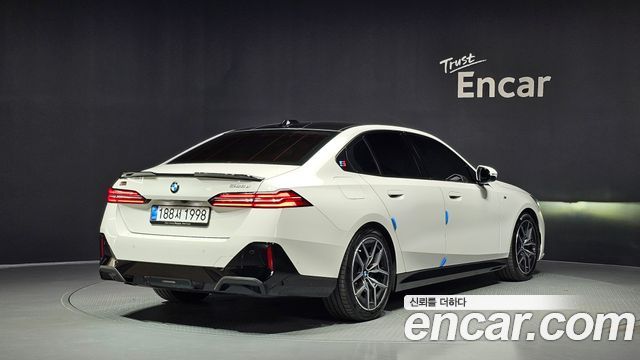 BMW 5-Series 2025 — photo 2