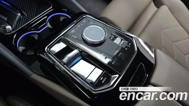 BMW 5-Series 2025 — photo 12