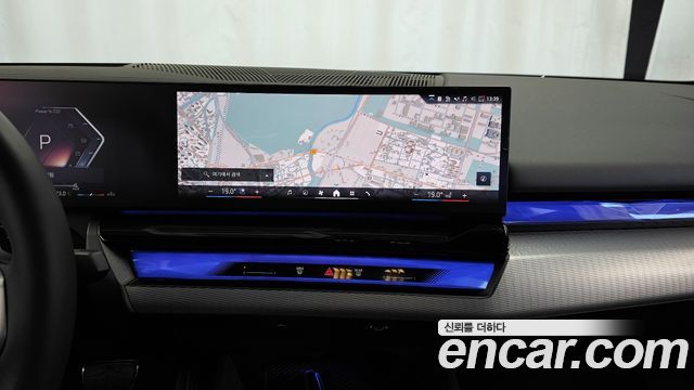 BMW 5-Series 2025 — photo 20