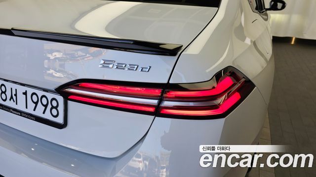 BMW 5-Series 2025 — photo 9