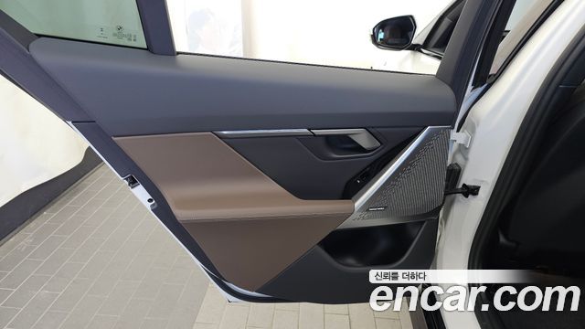 BMW 5-Series 2025 — photo 15