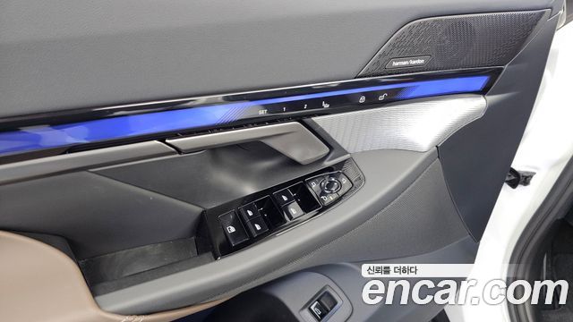 BMW 5-Series 2025 — photo 37