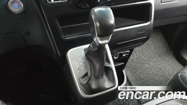 Hyundai Staria 2022 — photo 9