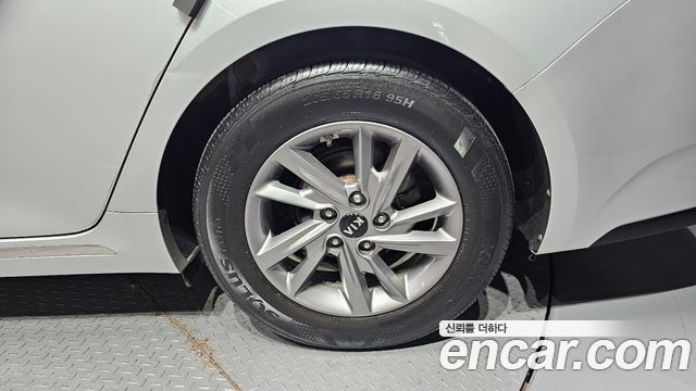 Kia K5 2019 — photo 7