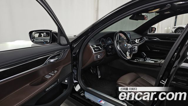 BMW 7-Series 2018 — photo 10