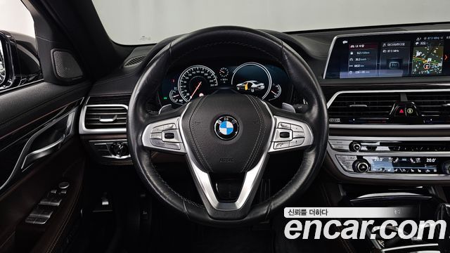 BMW 7-Series 2018 — photo 13