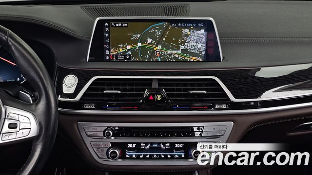 BMW 7-Series 2018 — photo 14