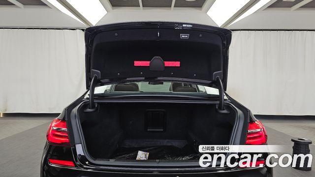 BMW 7-Series 2018 — photo 20