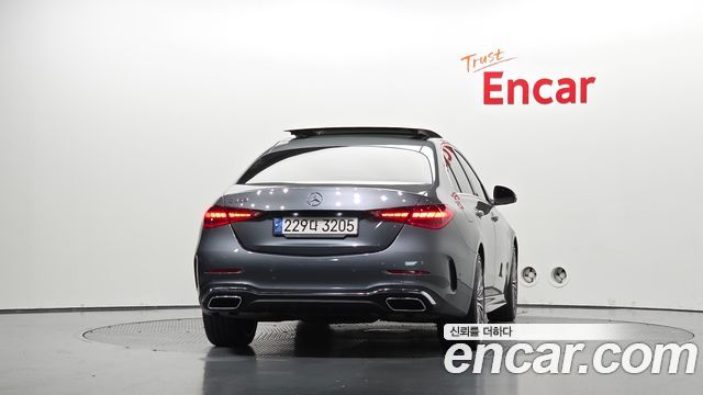 Mercedes-Benz C-Class 2022 — photo 4