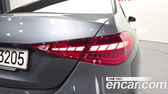 Mercedes-Benz C-Class 2022 — photo 9
