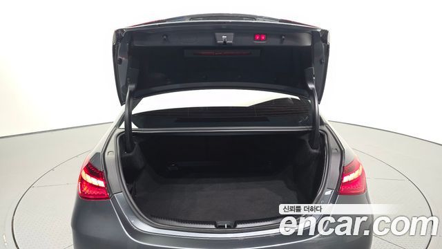 Mercedes-Benz C-Class 2022 — photo 31