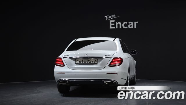 Mercedes-Benz E-Class 2018 — photo 4