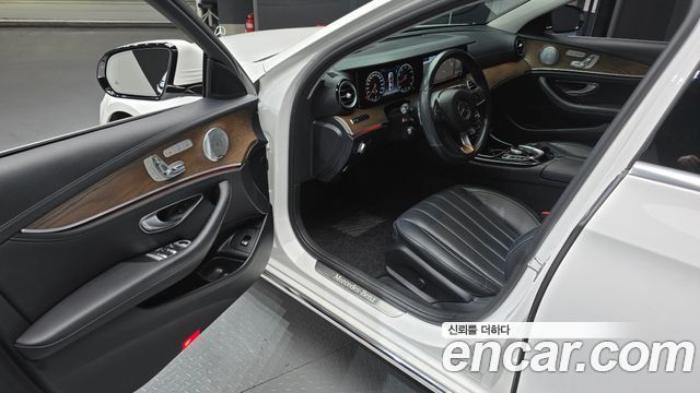 Mercedes-Benz E-Class 2018 — photo 13