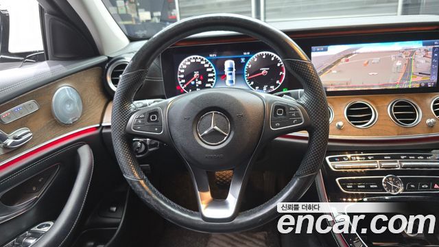 Mercedes-Benz E-Class 2018 — photo 19