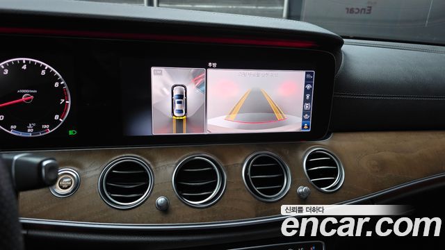 Mercedes-Benz E-Class 2018 — photo 21