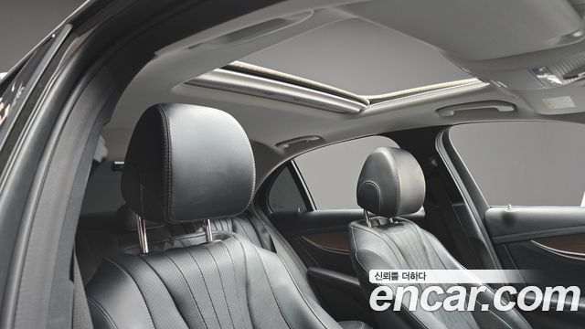 Mercedes-Benz E-Class 2018 — photo 22
