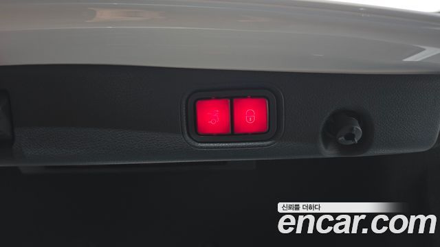Mercedes-Benz E-Class 2018 — photo 23