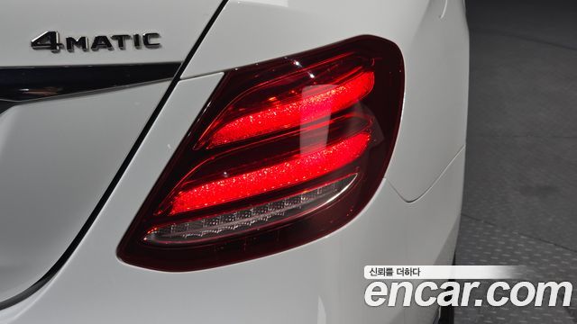 Mercedes-Benz E-Class 2018 — photo 9