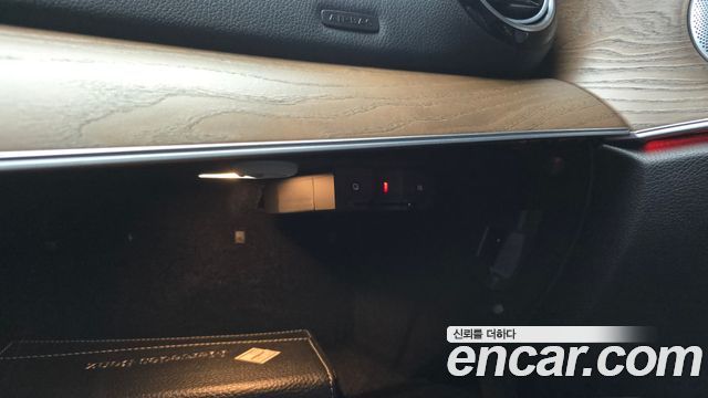 Mercedes-Benz E-Class 2018 — photo 35