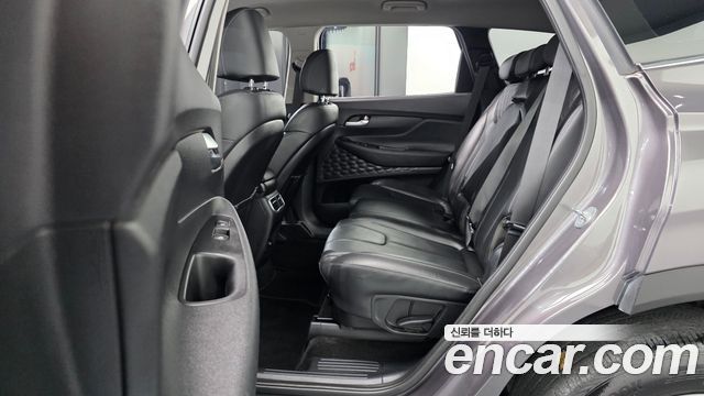 Hyundai Santafe 2023 — photo 18