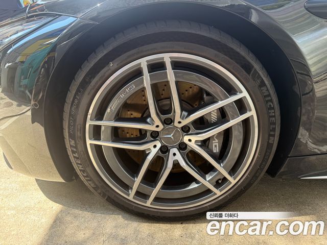 Mercedes-Benz SL-Class 2025 — photo 17