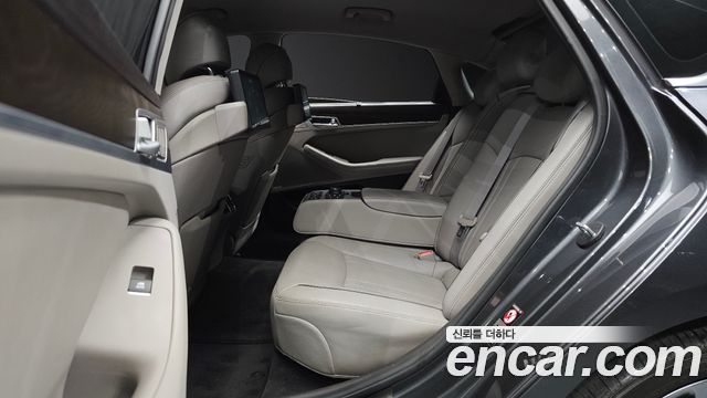 Genesis G80 2017 — photo 17