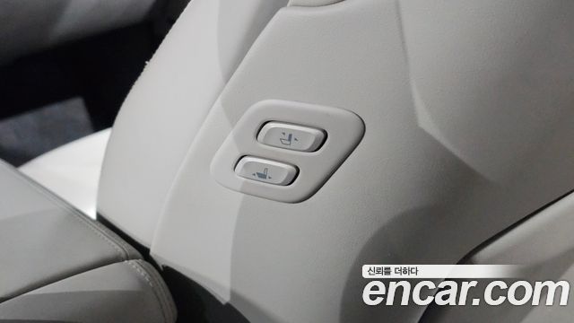 Genesis G80 2017 — photo 27