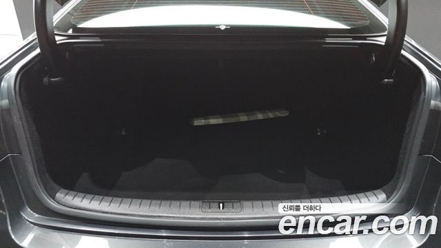 Genesis G80 2017 — photo 34