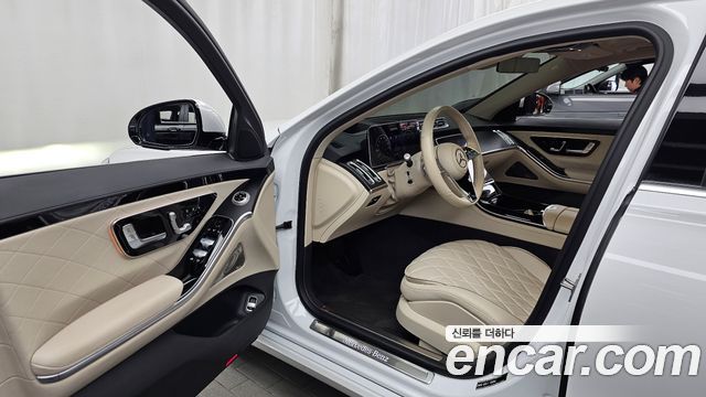 Mercedes-Benz S-Class 2025 — photo 10