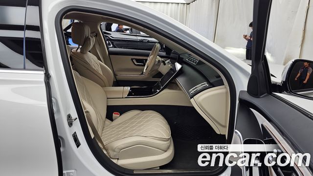 Mercedes-Benz S-Class 2025 — photo 11